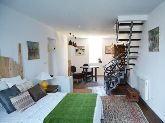 48 Urban Suites Dun-le-Palestel الغرفة الصورة