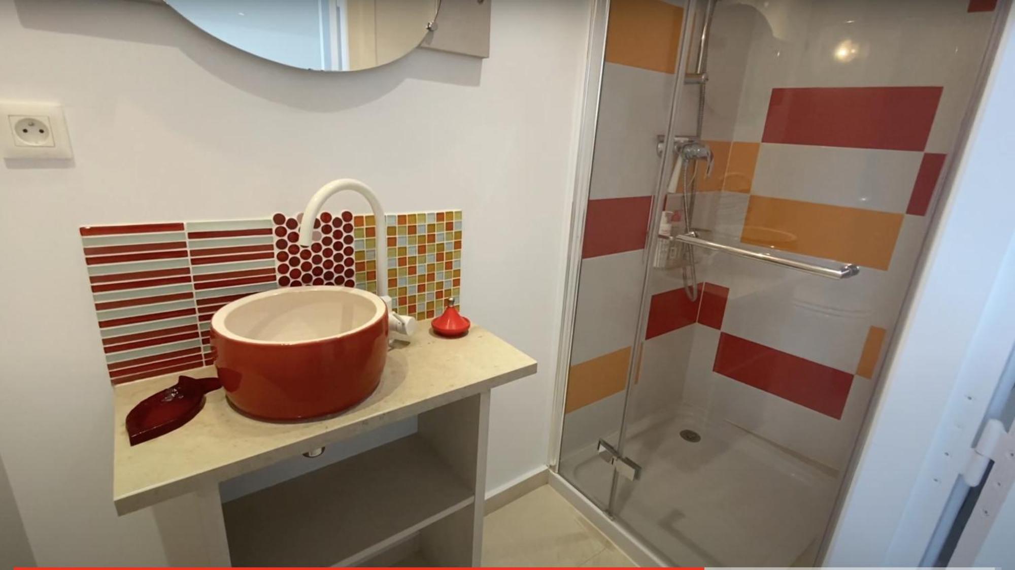 48 Urban Suites Dun-le-Palestel الغرفة الصورة